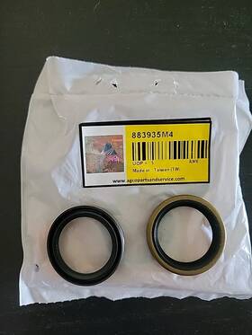 Agco 883935m4 2pcs Genuine - Oil Seals Oem