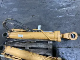 1343596c1 Case 62-1 Right/passenger Hydraulic Cylinder - Used P/n