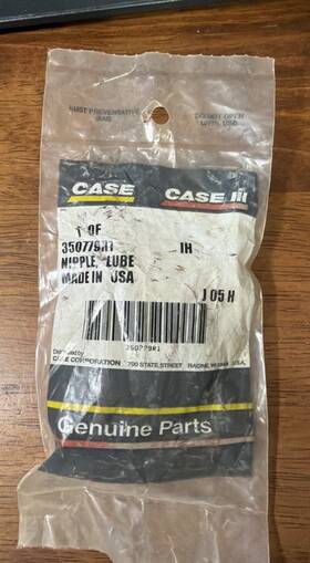 Case Ih 350779r1 Farmall Cub Lube Nipple Nos Oem