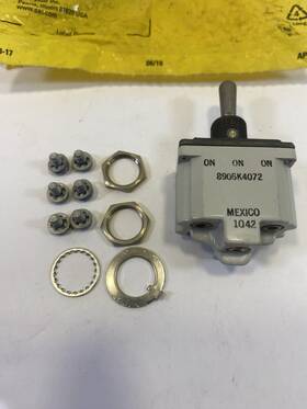 Cat 5n-0364 Caterpillar Switch A Double Pole Triple Throw 28 Volt