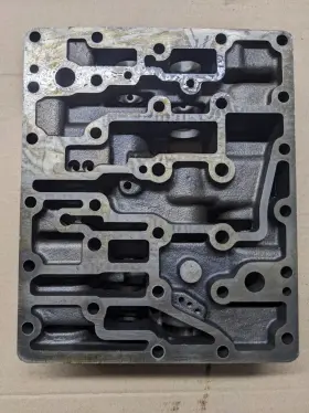 230600476 Cat 7g9565 Caterpillar 7g-9565 Valve Body Plate Transmission 6fl