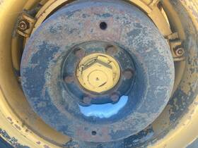 Galion G90942 T600b Left/driver Hub - Used P/n