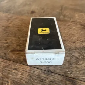 At14468 John Deere Nos Oem Condensor - At14468 John Deere Nos Oem Condensor -