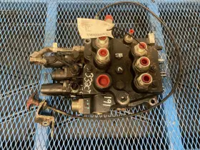 At320181 John Deere Ct332 Hydraulic Valve - Used P/n At320181 John Deere Ct332 Hydraulic Valve - Used P/n