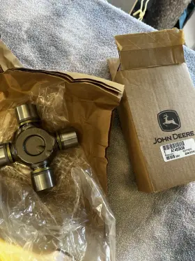 At483538 John Deere Genuine Oem Spider U-joint Fits 624p