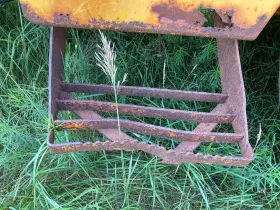 At64834 John Deere 410b Left/driver Step - Used P/n