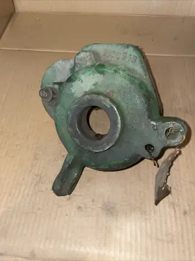 B12564 John Deere Hsg
