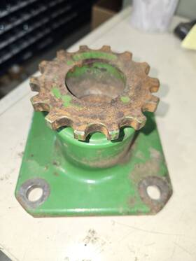 John Deere H153134 Hub. Used. Agricultural Equipment