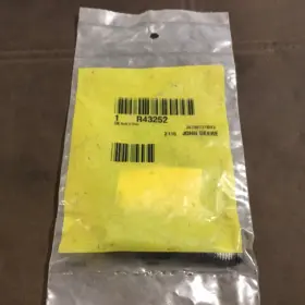 R43252 John Deere Bolt