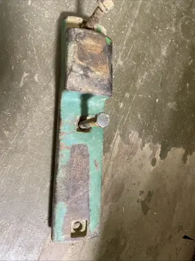 R57172 John Deere Sway Block
