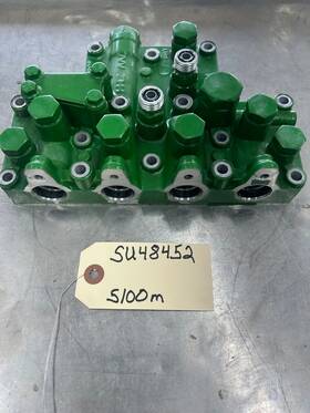 John Deere Su48452 5100m Manifold