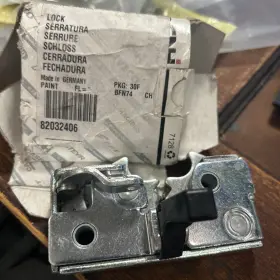 82032406 New Holland Genuine Oem Ford / Lock Free Shipping