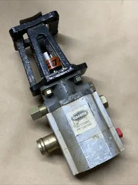 S39070900 Speeco 18-15157 Log Splitter Pump With Mount Bracket And Lovejoy L070 Hub