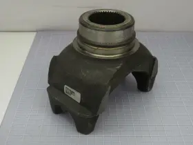 M199712190029 Spicer 6.3-4-381-1 Half Round Yoke T175758