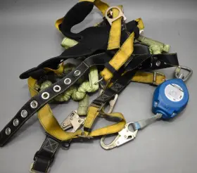 R230018 Werner Autocoil 2 Self-retracting Lifeline 18ft Length And Harness See Vid