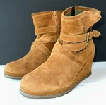 Womens Caterpillar Wedge Booties Size 7 Bemuse Leather Suede Preowned Nice Pre-owned. Price: $7.00.