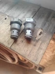 Hydraulic Check Valves Caterpillar Fuel Part Number 281-2725-00. Nos New. Price: $60.00.