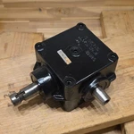 John Deere 3120 3520 3720 2032R 2026R 3033R Tractor Mower Deck Gear Box DE18613 Used. Price: $475.00.
